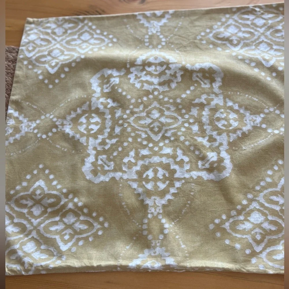 Pottery Barn pillow shame 23” wide Light gold and white w/ zipper.